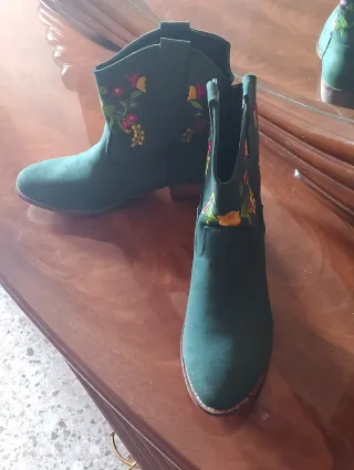 Botas verdes bordadas mujer