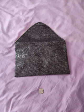 Bolso de fiesta negro y dorado