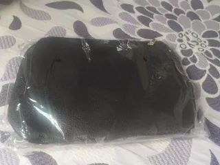 Dos bolsos: negro y estampado