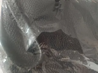 Dos bolsos: negro y estampado