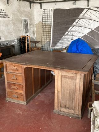 Escritorio antiguo de madera