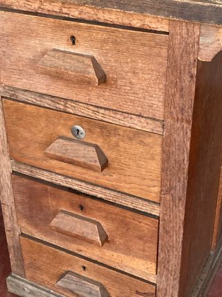 Escritorio antiguo de madera