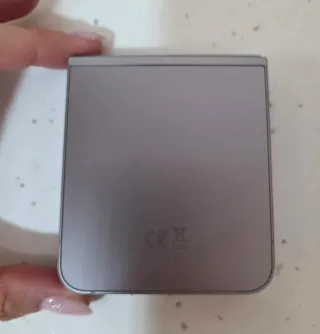 Samsung Galaxy Z Flip 6 Argento 12GB RAM/512GB Storage