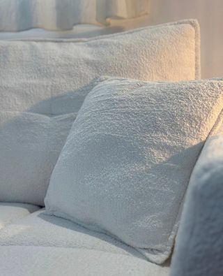 Pack Mesa Elevable + Sofá Blanco