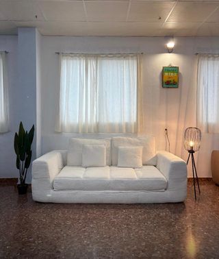 Pack Mesa Elevable + Sofá Blanco