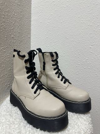 Botas Mustang plataforma beige