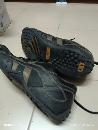 Zapatillas Skechers Negras y Marrones