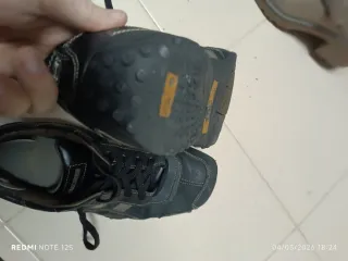 Zapatillas Skechers Negras y Marrones