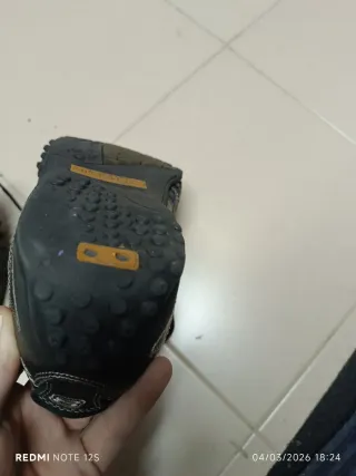 Zapatillas Skechers Negras y Marrones