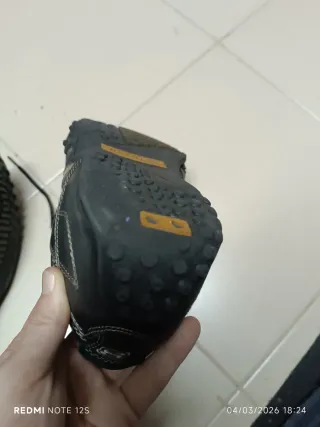 Zapatillas Skechers Negras y Marrones