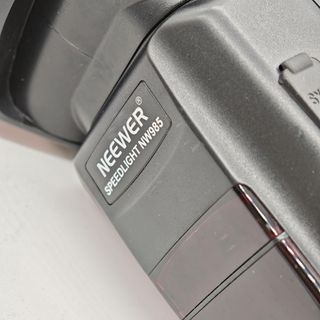 FLASH NEEWER SPEEDLIGHT NW985 + DIFUSOR