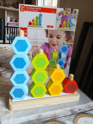 Juguete Hape apilable de madera