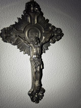 Crucifijo antiguo metálico plateado