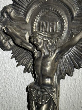 Crucifijo antiguo metálico plateado