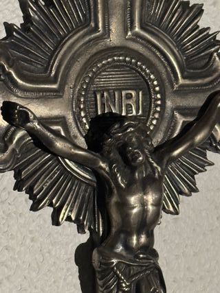 Crucifijo antiguo metálico plateado