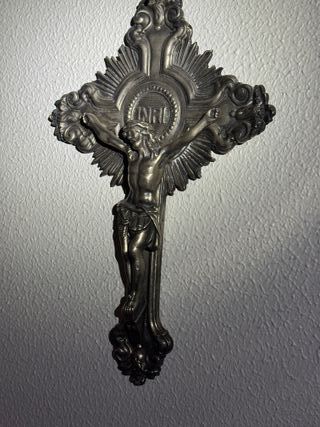 Crucifijo antiguo metálico plateado