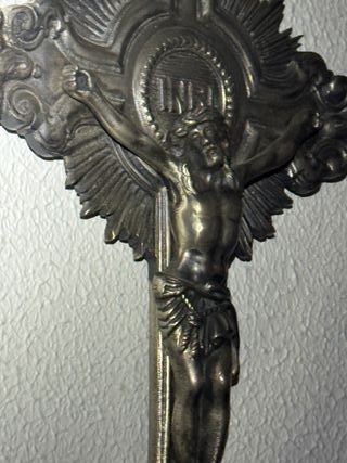 Crucifijo antiguo metálico plateado