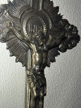 Crucifijo antiguo metálico plateado