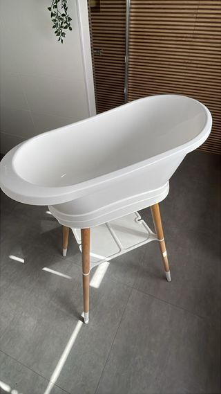 Bañera bebé con patas y estante