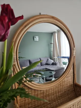 Espejo de ratán con estante. Entrega en mano