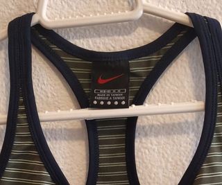 Top Nike verde a rayas