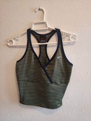 Top Nike verde a rayas