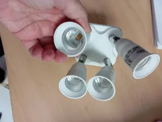 Adaptador de Casquillo E27 4 en 1
