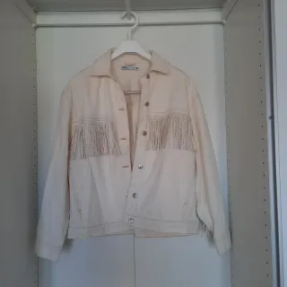 Chaqueta Zara tejana flecos blanca Talla S