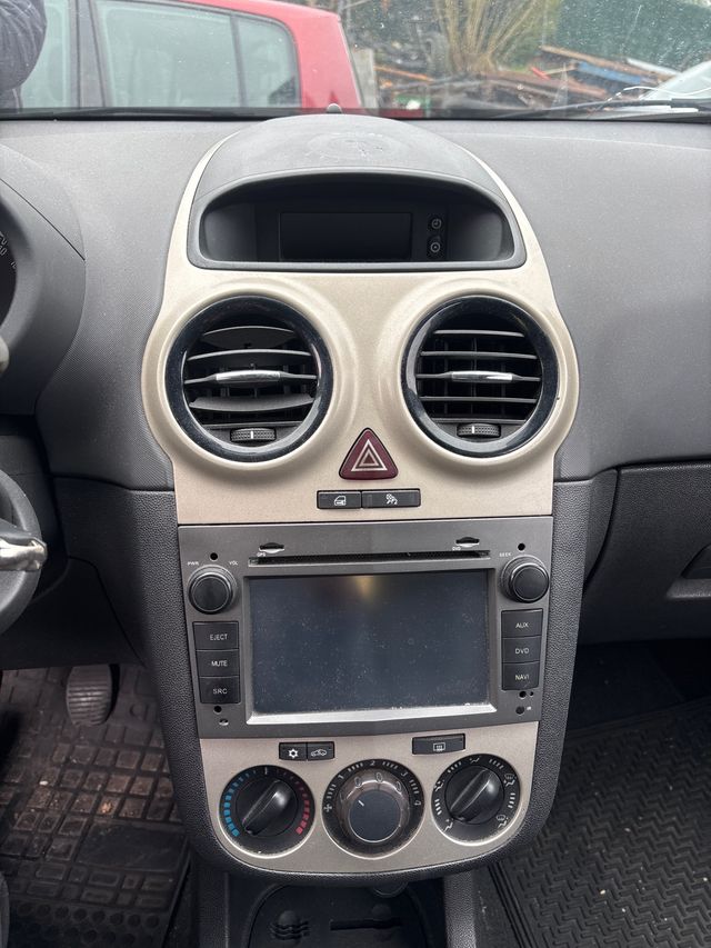 Pantalla Opel Corsa D