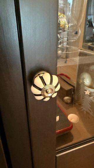 Vitrina IKEA HEMNES madera negra / armario vitrina