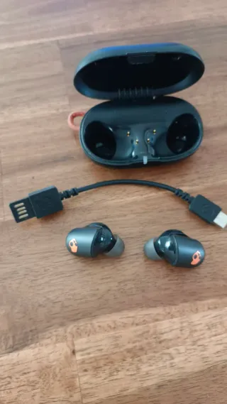 Auriculares Skullcandy Negros y Naranjas