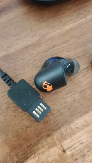 Auriculares Skullcandy Negros y Naranjas