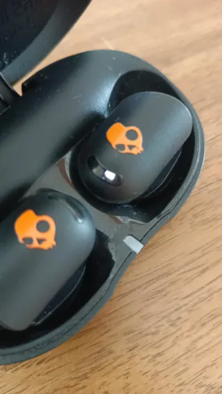 Auriculares Skullcandy Negros y Naranjas