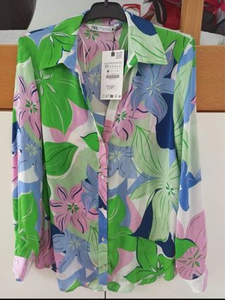 Camisa Zara Flores Talla XS NUEVA