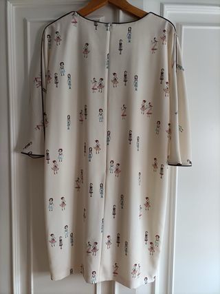 Vestido Alba Conde estampado figuras