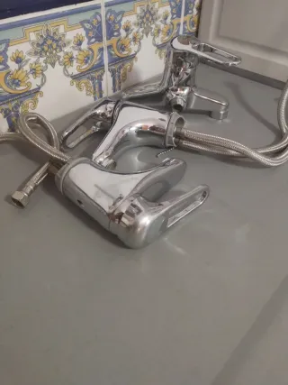 Grifería de baño metal plateado