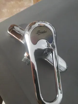 Grifería de baño metal plateado