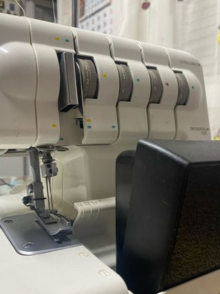 Máquina de coser Kenmore 3/4 hilos