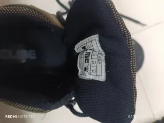 Botas de montaña Kelme verdes y negras