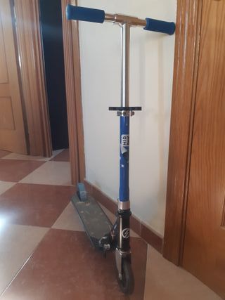 Patinete Oxelo azul y negro