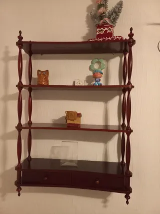 Estantería de madera y cristal