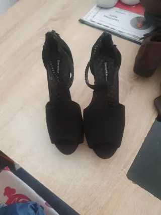Zapatos de tacón Bershka negros
