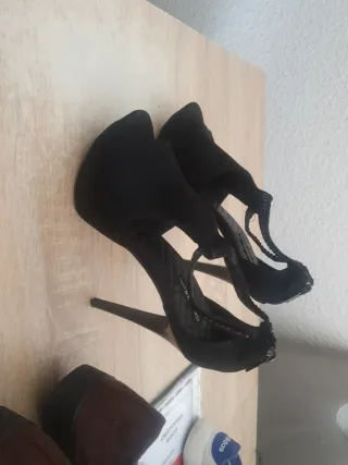 Zapatos de tacón Bershka negros