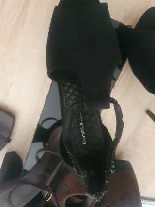 Zapatos de tacón Bershka negros