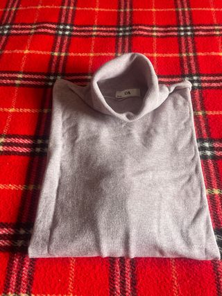 Jersey cuello cisne C&A morado talla L