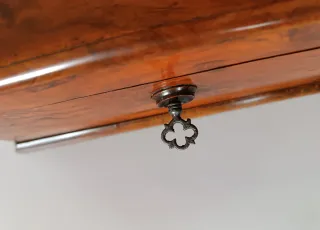 Caja victoriana de raíz de nogal