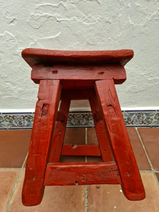 Taburete antiguo madera maciza rojo