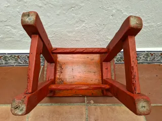 Taburete antiguo madera maciza rojo