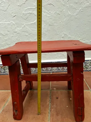 Taburete antiguo madera maciza rojo