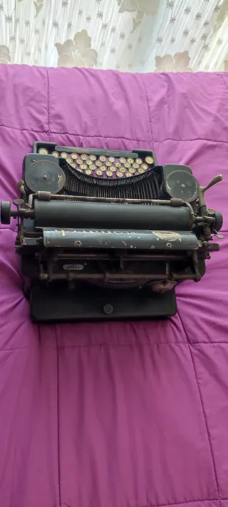 Máquina de escribir Monarch Visible antigua